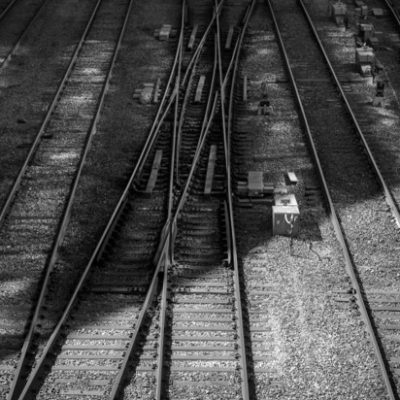 Visuel Train Rails Micropole SNCF Réseau Low Code Strategy Micropole Client Case